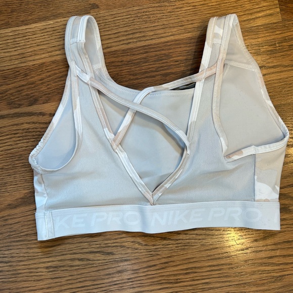 NWOT Nike sports bra - Picture 2 of 3